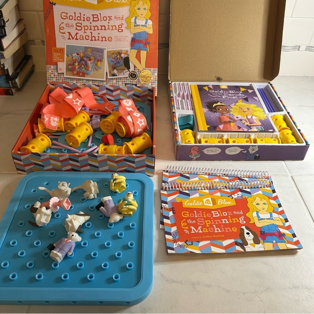 Goldie blox and the Spinning Machine / parade float- Kids engineering Toy Sets!
